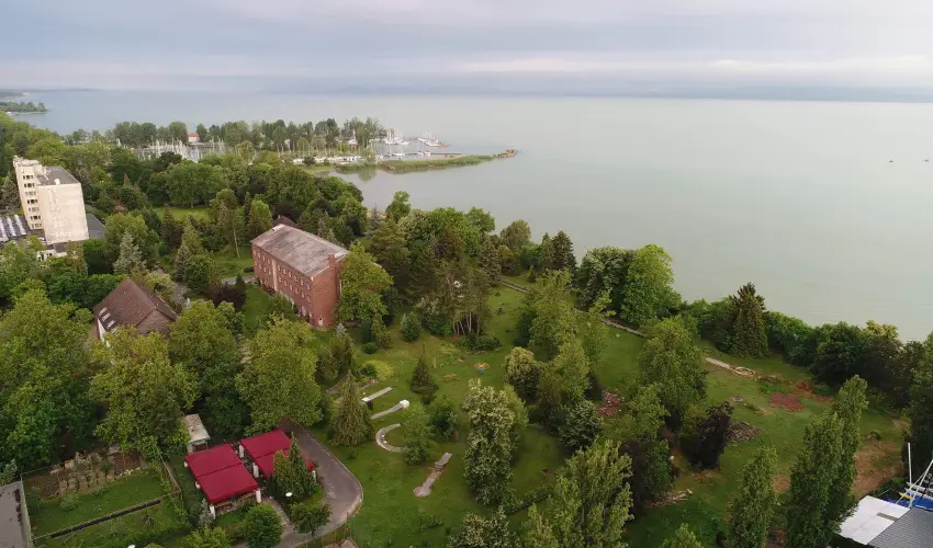 Ádám Apartman Balatonföldvár - Balatoni kedvezményes árak