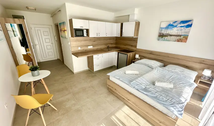 Ady Corner Pr�mium Apartmanok Si�fok - M�jus 1.