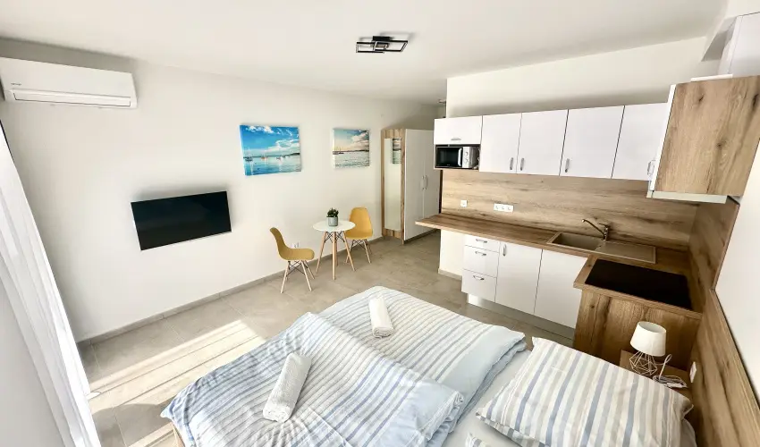 Ady Corner Pr�mium Apartmanok Si�fok - M�jus 1.