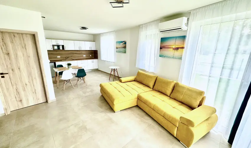 Ady Corner Pr�mium Apartmanok Si�fok - M�jus 1.