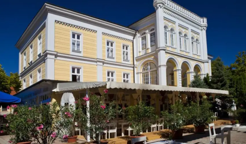 Astoria Hotel s tterem Balatonfred - Balatoni kedvezmnyes rak reggelis elltssal (1 jtl)
