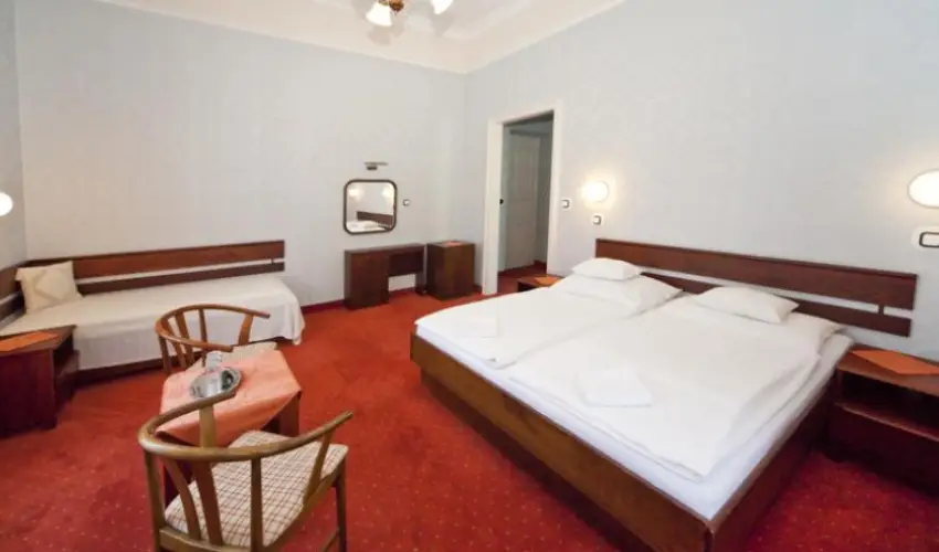 Astoria Hotel s tterem Balatonfred - Balatoni kedvezmnyes rak reggelis elltssal (1 jtl)