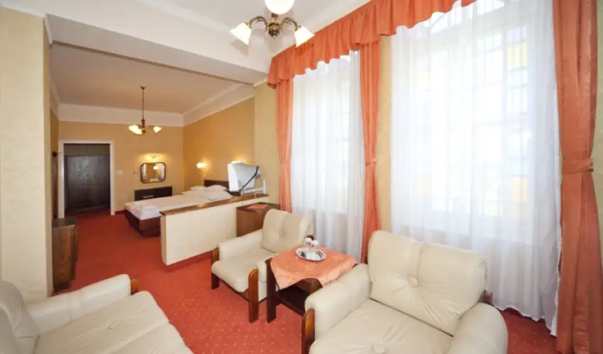 Astoria Hotel s tterem Balatonfred - Balatoni kedvezmnyes rak reggelis elltssal (1 jtl)