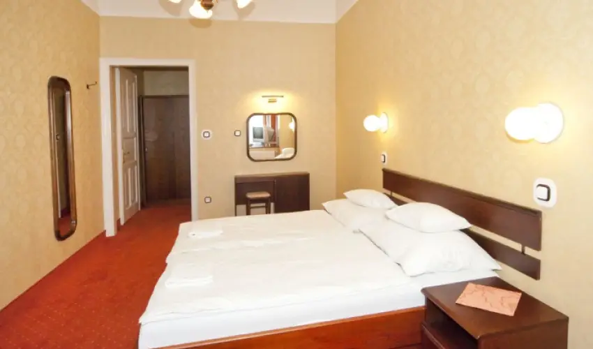 Astoria Hotel s tterem Balatonfred - Balatoni kedvezmnyes rak reggelis elltssal (1 jtl)