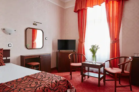 Astoria Hotel �s �tterem - Balatoni kedvezm�nyes �rak f�lpanzi�s ell�t�ssal (1 �jt�l)