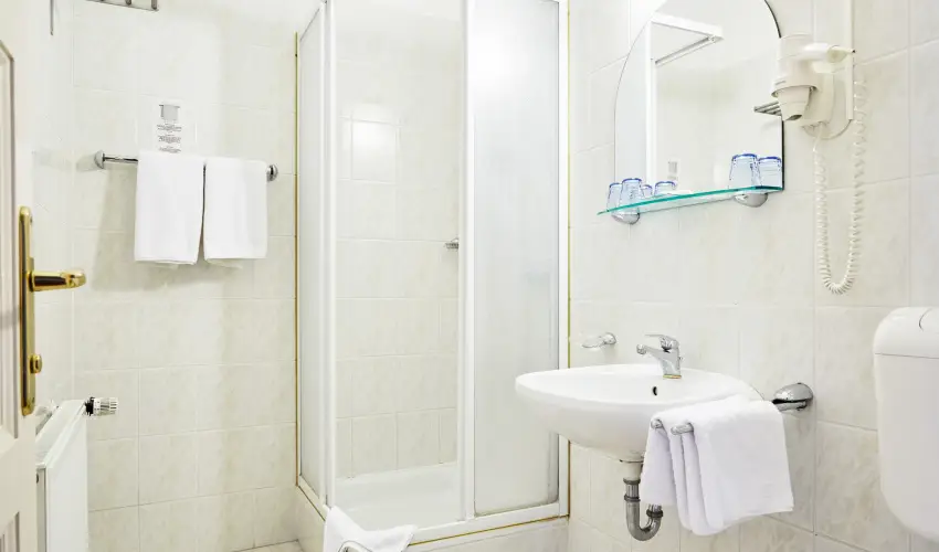 Astoria Hotel s tterem Balatonfred - Balatoni kedvezmnyes rak reggelis elltssal (1 jtl)