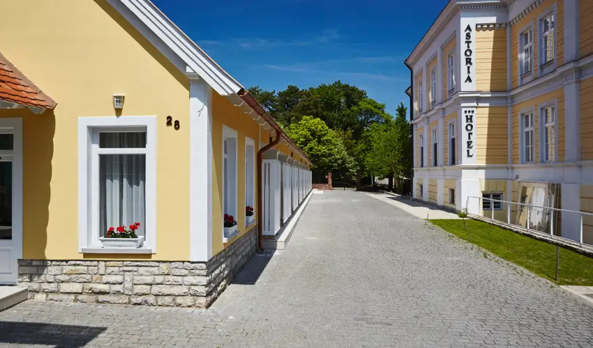 Astoria Hotel s tterem Balatonfred - Balatoni kedvezmnyes rak reggelis elltssal (1 jtl)