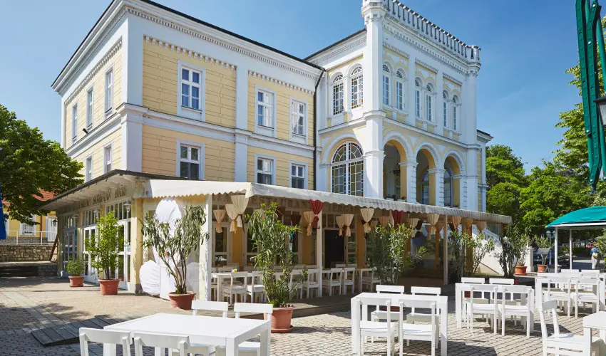 Astoria Hotel s tterem Balatonfred - Balatoni kedvezmnyes rak reggelis elltssal (1 jtl)