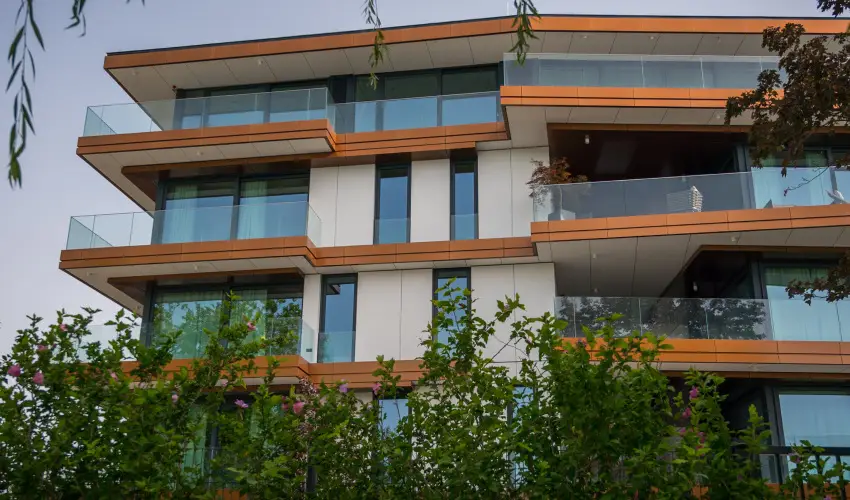 BJ81 Suite Hotel Siófok - Vissza nem térítendő ajánlat reggelivel (1 éjtől)