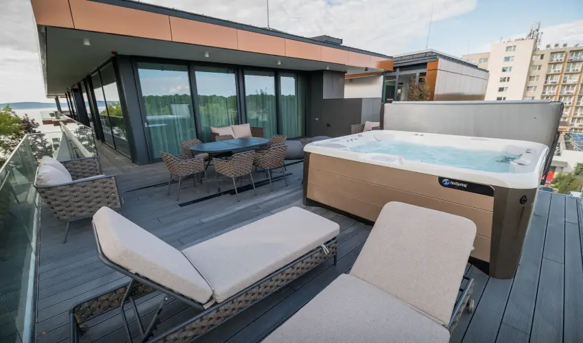 BJ81 Suite Hotel Siófok - Vissza nem térítendő ajánlat reggelivel (1 éjtől)