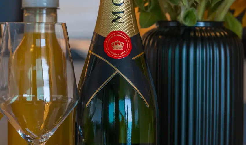 BJ81 Suite Hotel Siófok - Vissza nem térítendő ajánlat reggelivel (1 éjtől)