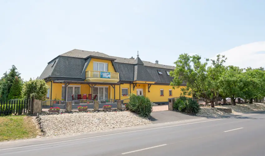 Borb�la Vend�gh�z Gyenesdi�s - Balatoni kedvezm�nyes �rak �nell�t�ssal (1 �jt�l)