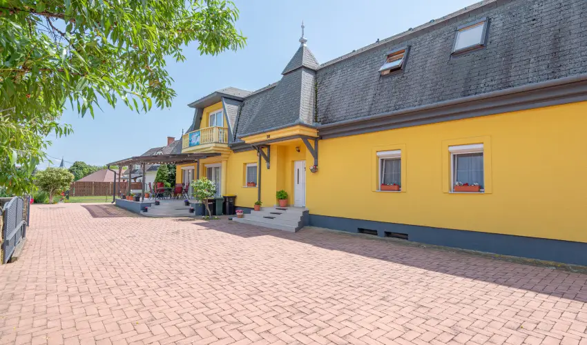 Borb�la Vend�gh�z Gyenesdi�s - Balatoni kedvezm�nyes �rak �nell�t�ssal (1 �jt�l)