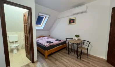 Gyulavezr-Csobnci Pihen Vendghz Gyulakeszi