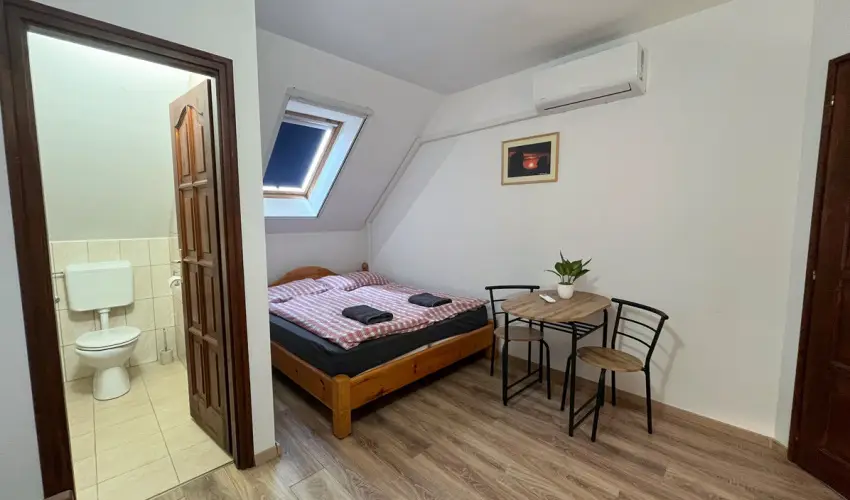 Gyulavezér-Csobánci Pihenő Vendégház Gyulakeszi - Balatoni kedvezményes árak reggelivel (1 éjtől)