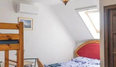 Gyulavezr-Csobnci Pihen Vendghz Gyulakeszi