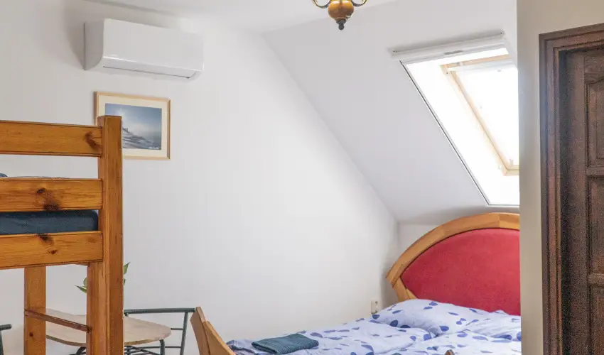 Gyulavezér-Csobánci Pihenő Vendégház Gyulakeszi - Balatoni kedvezményes árak reggelivel (1 éjtől)