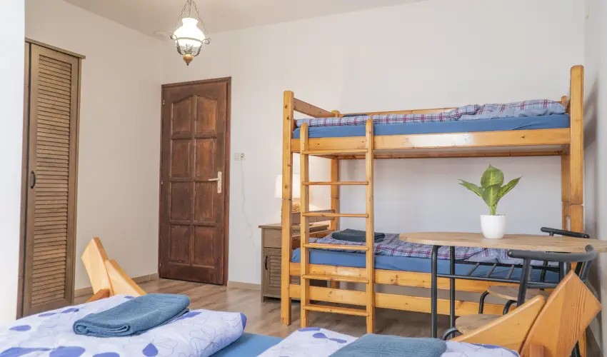 Gyulavezér-Csobánci Pihenő Vendégház Gyulakeszi - Balatoni kedvezményes árak reggelivel (1 éjtől)