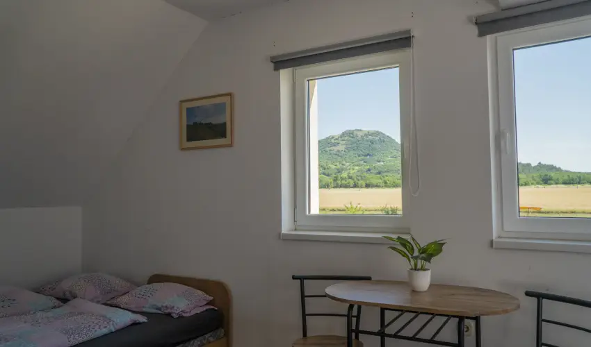 Gyulavezér-Csobánci Pihenő Vendégház Gyulakeszi - Balatoni kedvezményes árak reggelivel (1 éjtől)