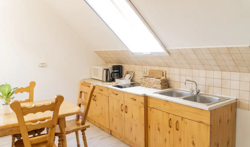 Gyulavezér-Csobánci Pihenő Vendégház Gyulakeszi - Balatoni kedvezményes árak reggelivel (1 éjtől)