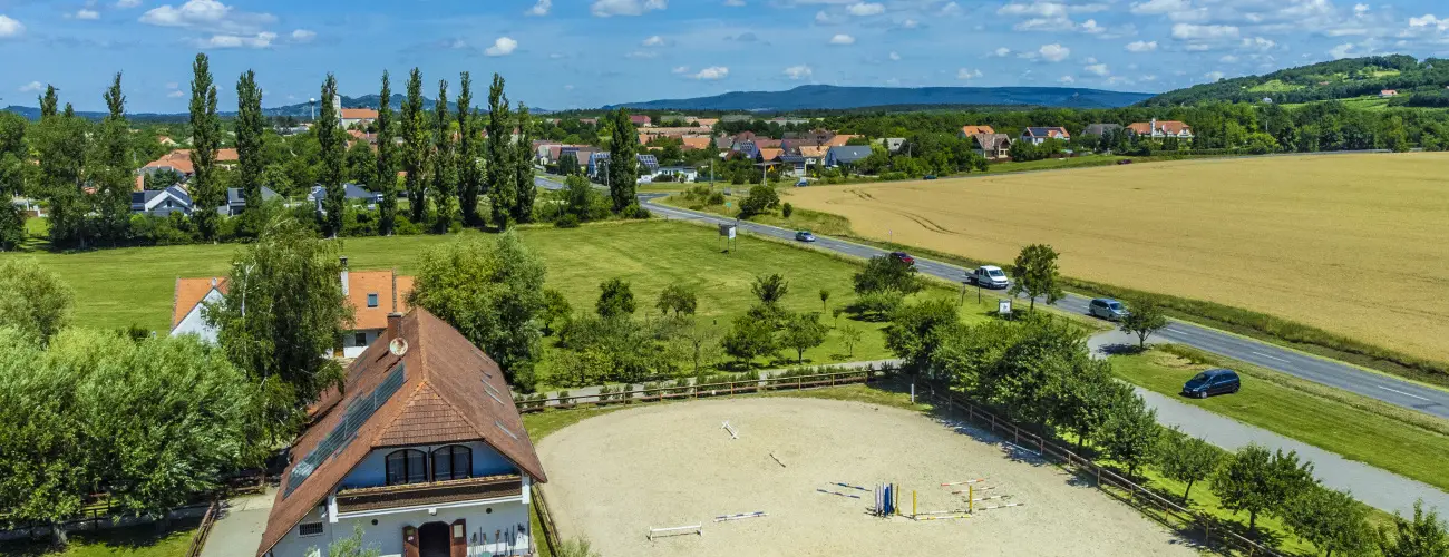 Gyulavezr Lovasbirodalma Panzi  Gyulakeszi - Balatoni kedvezmnyes rak reggelivel (1 jtl)