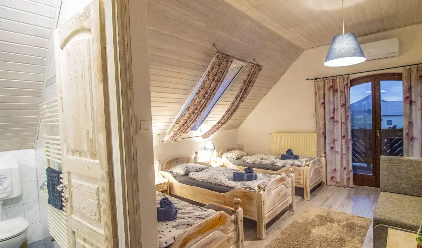 Gyulavezr Lovasbirodalma Panzi  Gyulakeszi - Balatoni kedvezmnyes rak reggelivel (1 jtl)