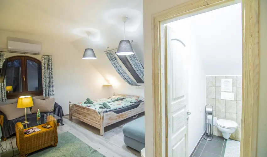 Gyulavezr Lovasbirodalma Panzi  Gyulakeszi - Balatoni kedvezmnyes rak reggelivel (1 jtl)