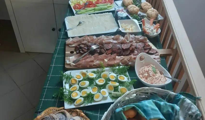 Gyulavezr Lovasbirodalma Panzi  Gyulakeszi - Balatoni kedvezmnyes rak reggelivel (1 jtl)