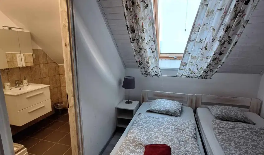 Gyulavezr Lovasbirodalma Panzi  Gyulakeszi - Balatoni kedvezmnyes rak reggelivel (1 jtl)