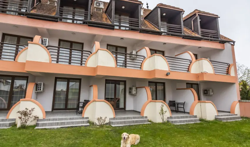 Hotel Bacchus Keszthely - Balatoni kedvezmnyes rak reggelis elltssal (1 jtl)