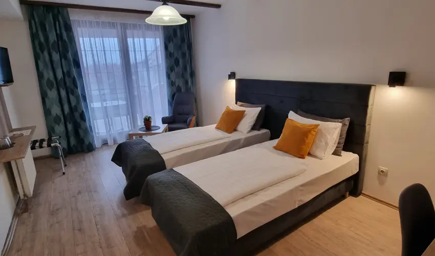 Hotel Bacchus Keszthely - Balatoni kedvezmnyes rak reggelis elltssal (1 jtl)