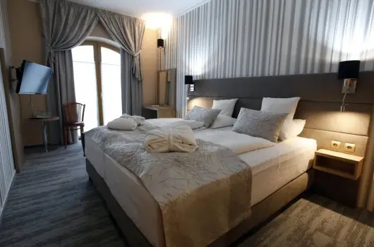 Hotel Laroba, Als��rs