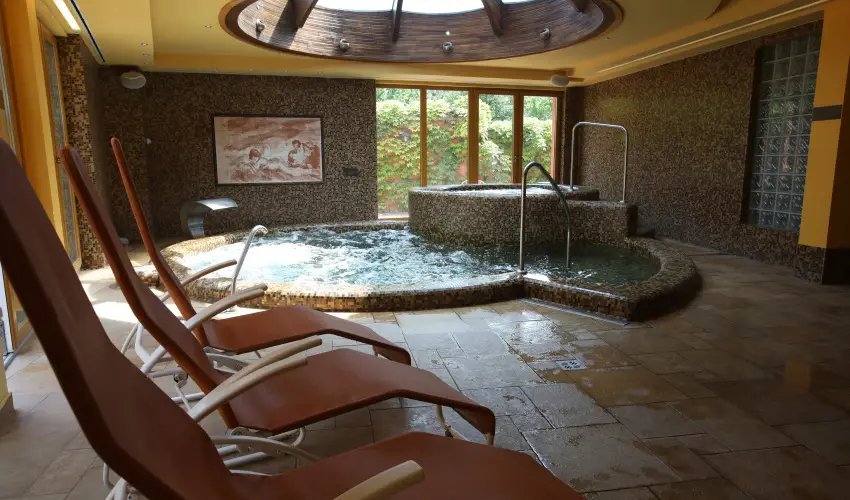 Hotel Laroba Alsrs - Kt nnep kztt (min. 2 j)