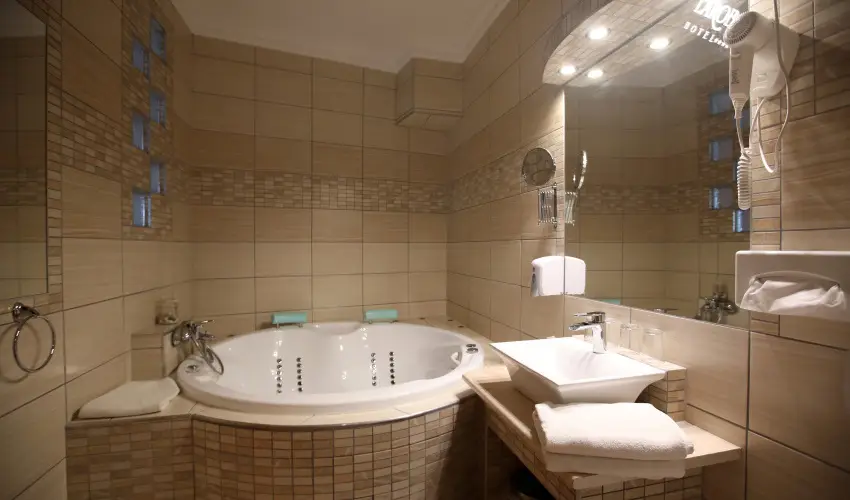 Hotel Laroba Alsrs - Kt nnep kztt (min. 2 j)