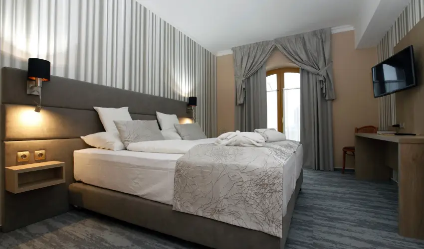 Hotel Laroba Alsrs - Kt nnep kztt (min. 2 j)