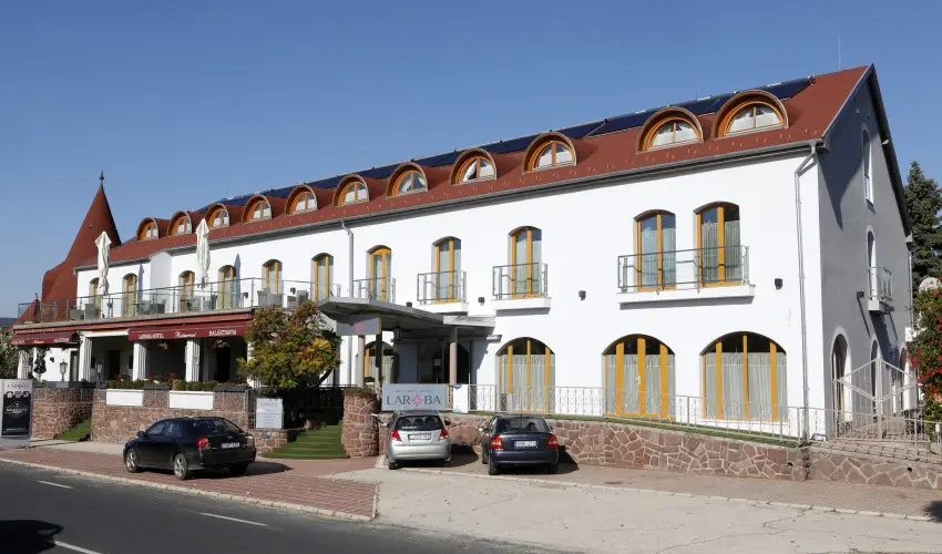 Hotel Laroba Alsrs - Kt nnep kztt (min. 2 j)