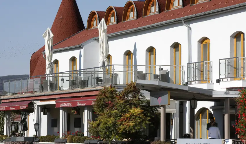 Hotel Laroba Alsrs - Kt nnep kztt (min. 2 j)