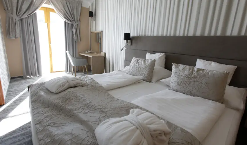 Hotel Laroba Alsrs - Kt nnep kztt (min. 2 j)