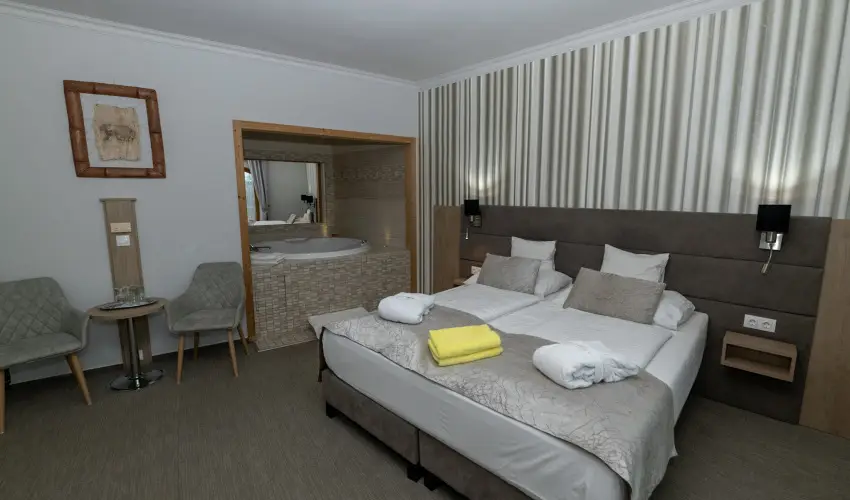 Hotel Laroba Alsrs - Kt nnep kztt (min. 2 j)