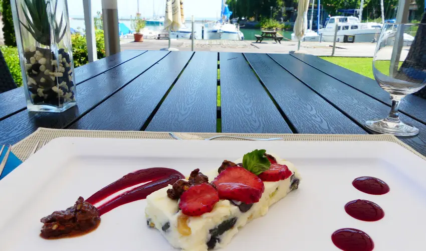 Hotel Yacht Wellness & Business Sifok - Balatoni kedvezmnyes r flpanzival (1 jtl)