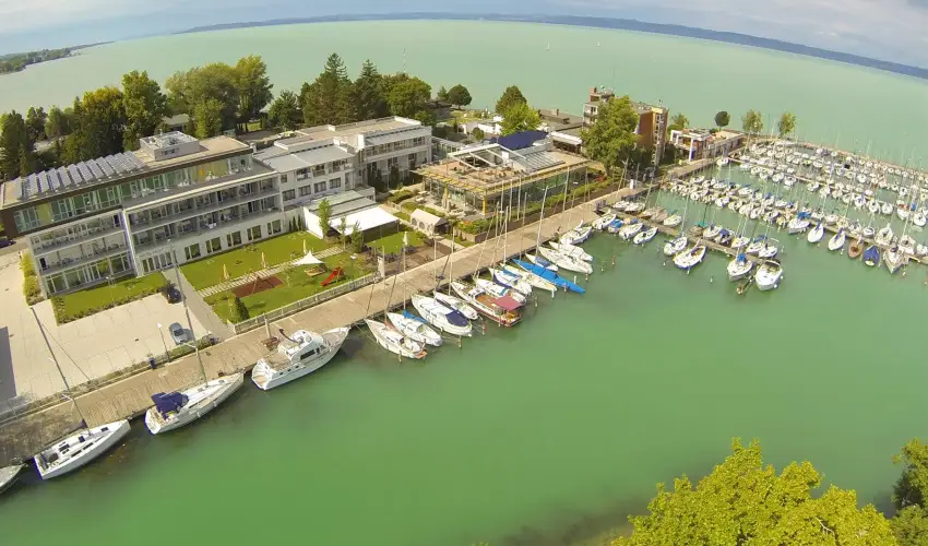 Hotel Yacht Wellness & Business Sifok - Balatoni kedvezmnyes r flpanzival (1 jtl)