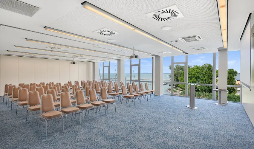 Hotel Yacht Wellness & Business Si�fok - Balatoni kedvezm�nyes �r f�lpanzi�val (1 �jt�l)
