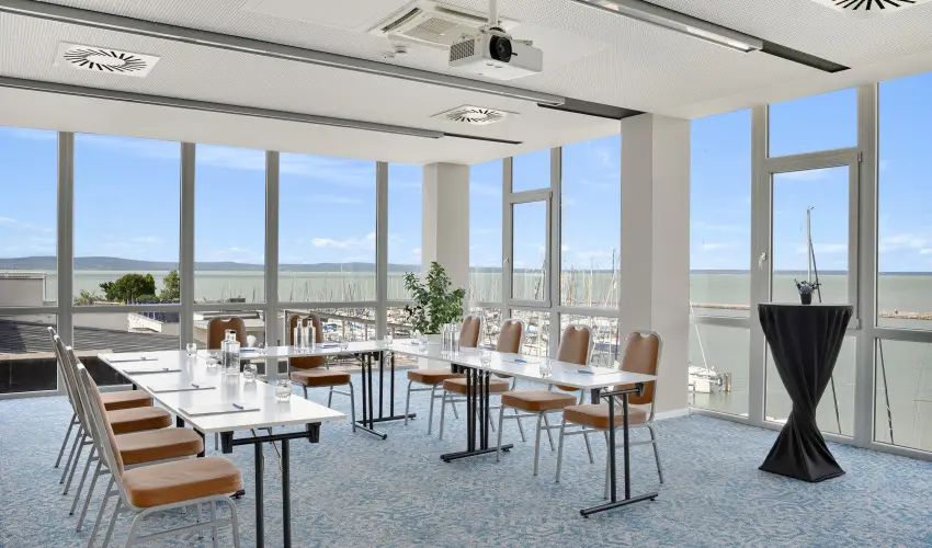 Hotel Yacht Wellness & Business Si�fok - Balatoni kedvezm�nyes �r f�lpanzi�val (1 �jt�l)