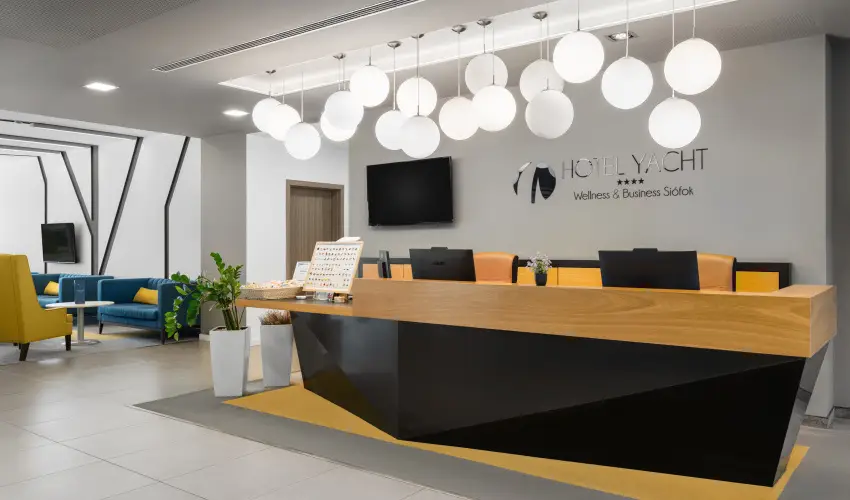 Hotel Yacht Wellness & Business Si�fok - Balatoni kedvezm�nyes �r f�lpanzi�val (1 �jt�l)