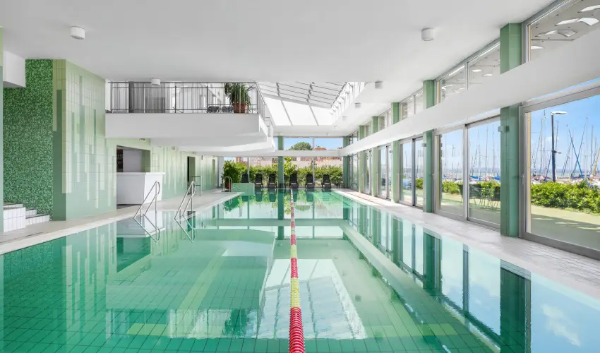 Hotel Yacht Wellness & Business Si�fok - Balatoni kedvezm�nyes �r f�lpanzi�val (1 �jt�l)