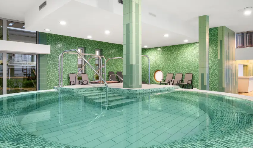 Hotel Yacht Wellness & Business Si�fok - Balatoni kedvezm�nyes �r f�lpanzi�val (1 �jt�l)