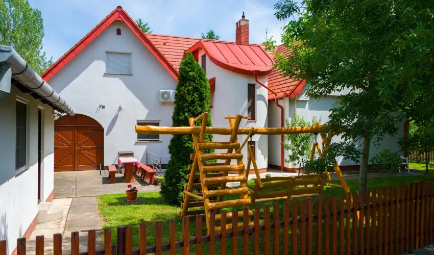 Huszr Vendghz rvnyes - Balatoni kedvezmnyes rak (1 jtl)