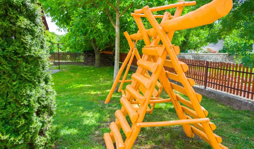 Huszr Vendghz rvnyes - Balatoni kedvezmnyes rak (1 jtl)