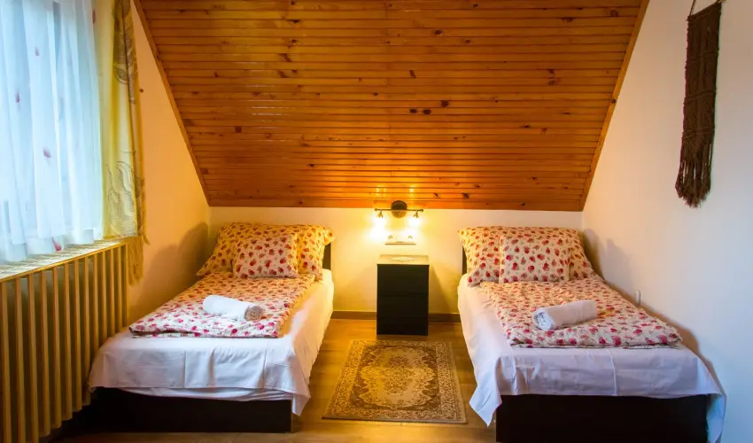 Huszr Vendghz rvnyes - Balatoni kedvezmnyes rak (1 jtl)