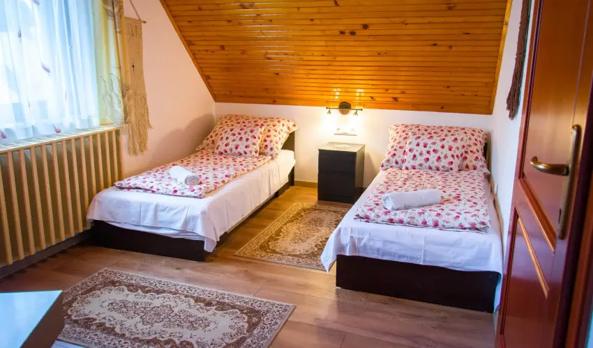 Huszr Vendghz rvnyes - Balatoni kedvezmnyes rak (1 jtl)